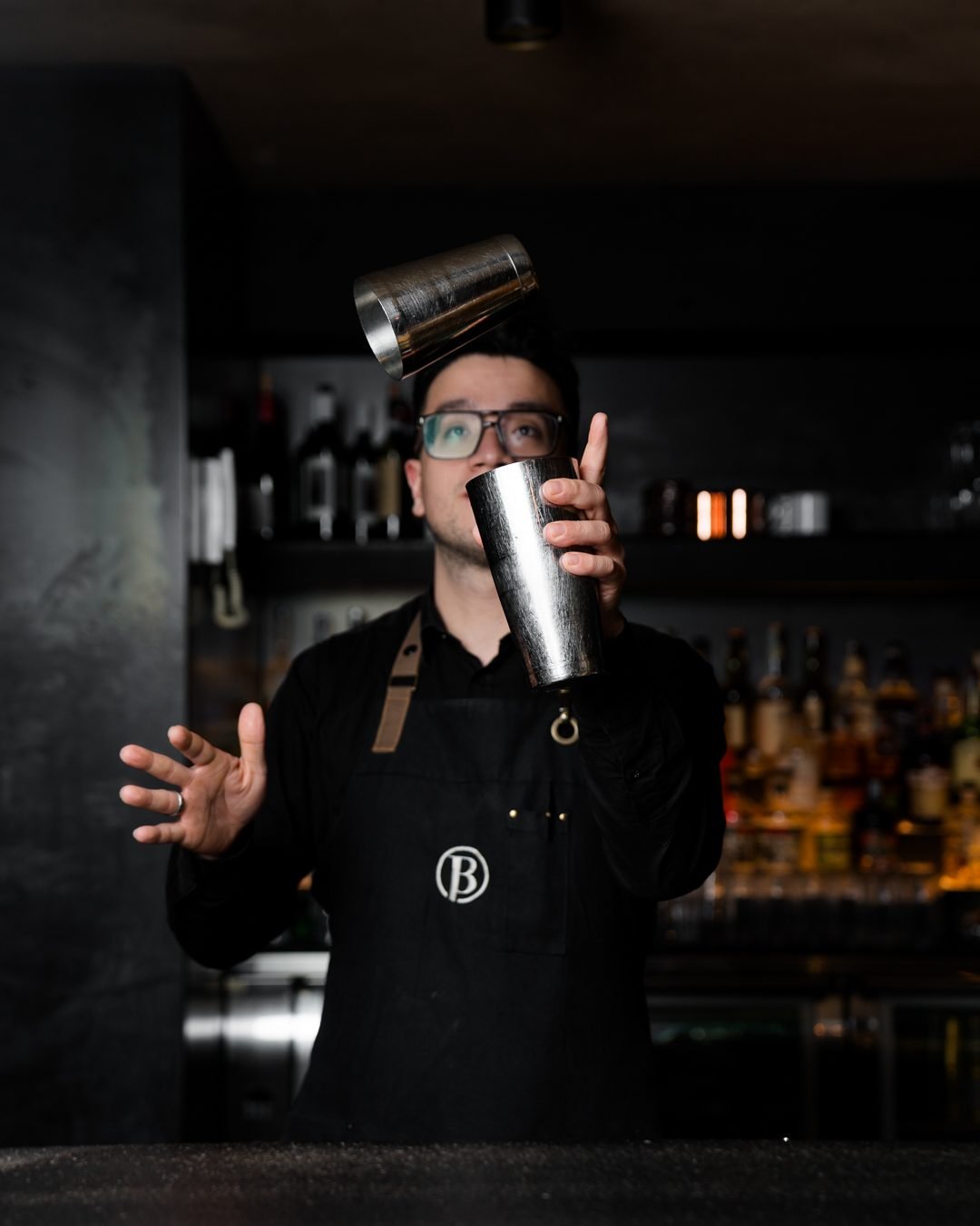 Il bartender al lavoro